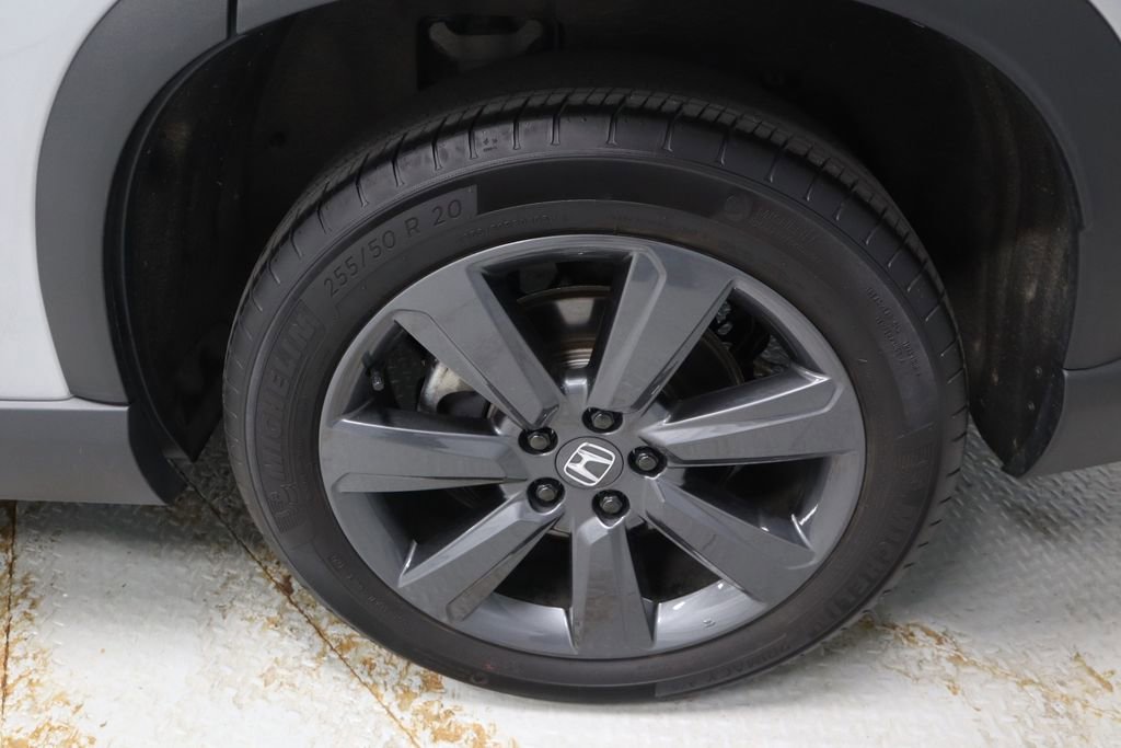 Used 2025 Honda Pilot Sport image 19