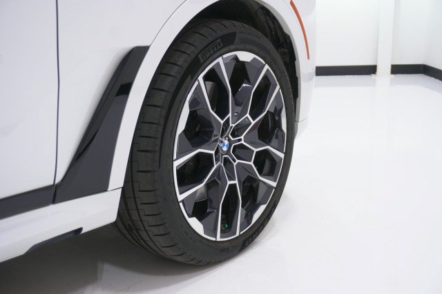 Used 2024 BMW X7 xDrive40i w/ Executive Package AWD/4WD image 5