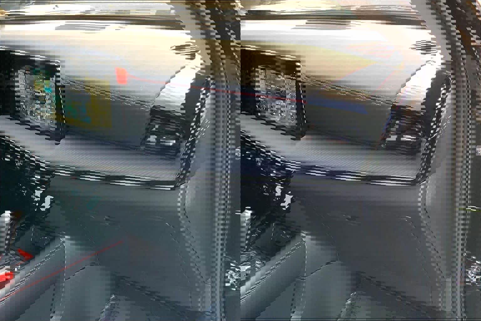 Used 2025 Nissan Kicks SR image 18