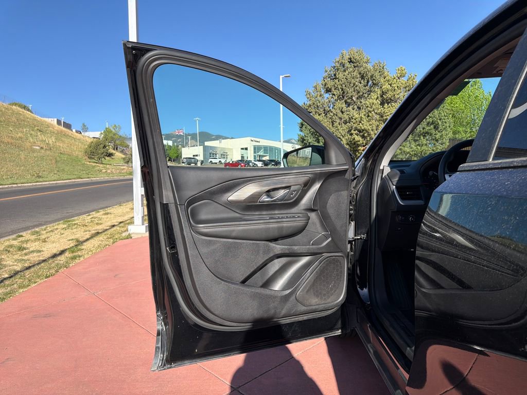 Used 2024 GMC Terrain SLE image 9