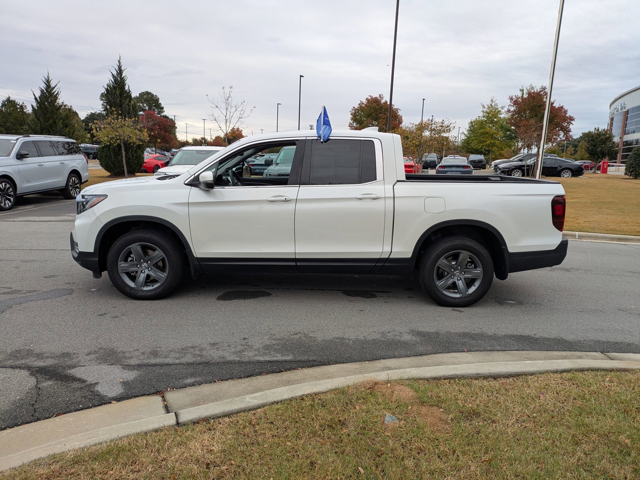 Used 2022 Honda Ridgeline RTL image 2