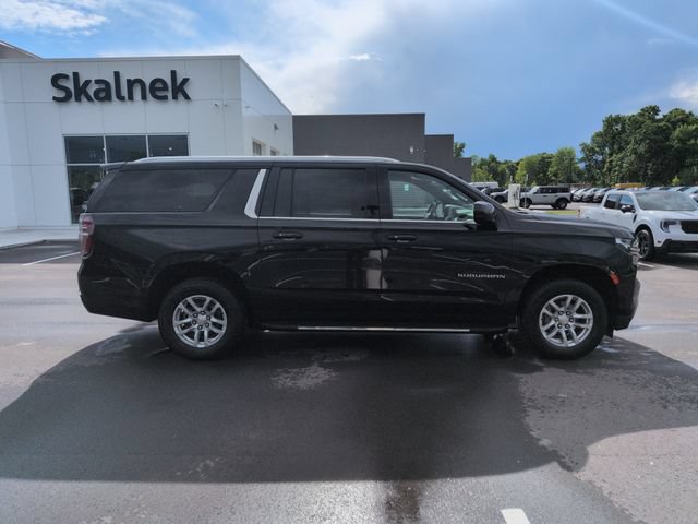 Used 2024 Chevrolet Suburban LT AWD/4WD image 8