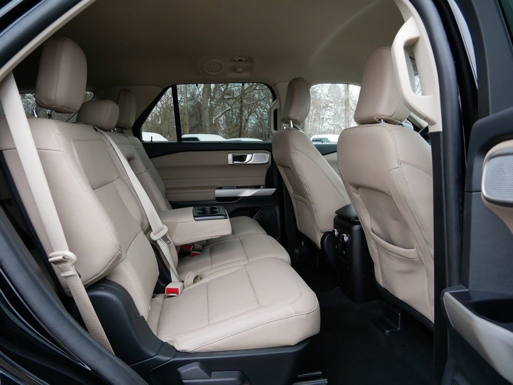 Certified 2023 Ford Explorer Limited w/ Limited Technology Package AWD/4WD image 9