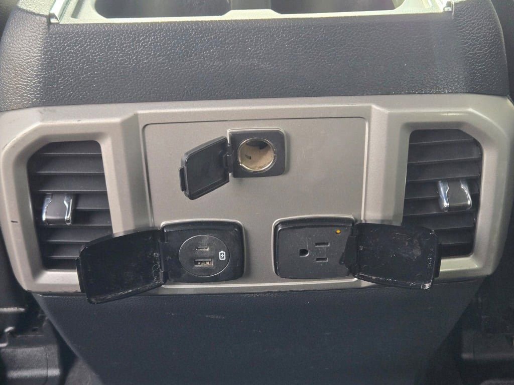 Certified 2022 Ford F250 Lariat w/ Snow Plow Prep Package image 17