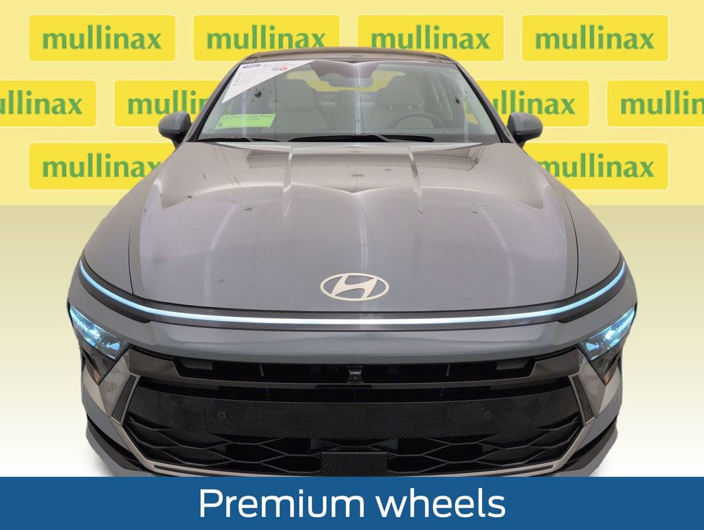 Used 2025 Hyundai Sonata Limited FWD image 15