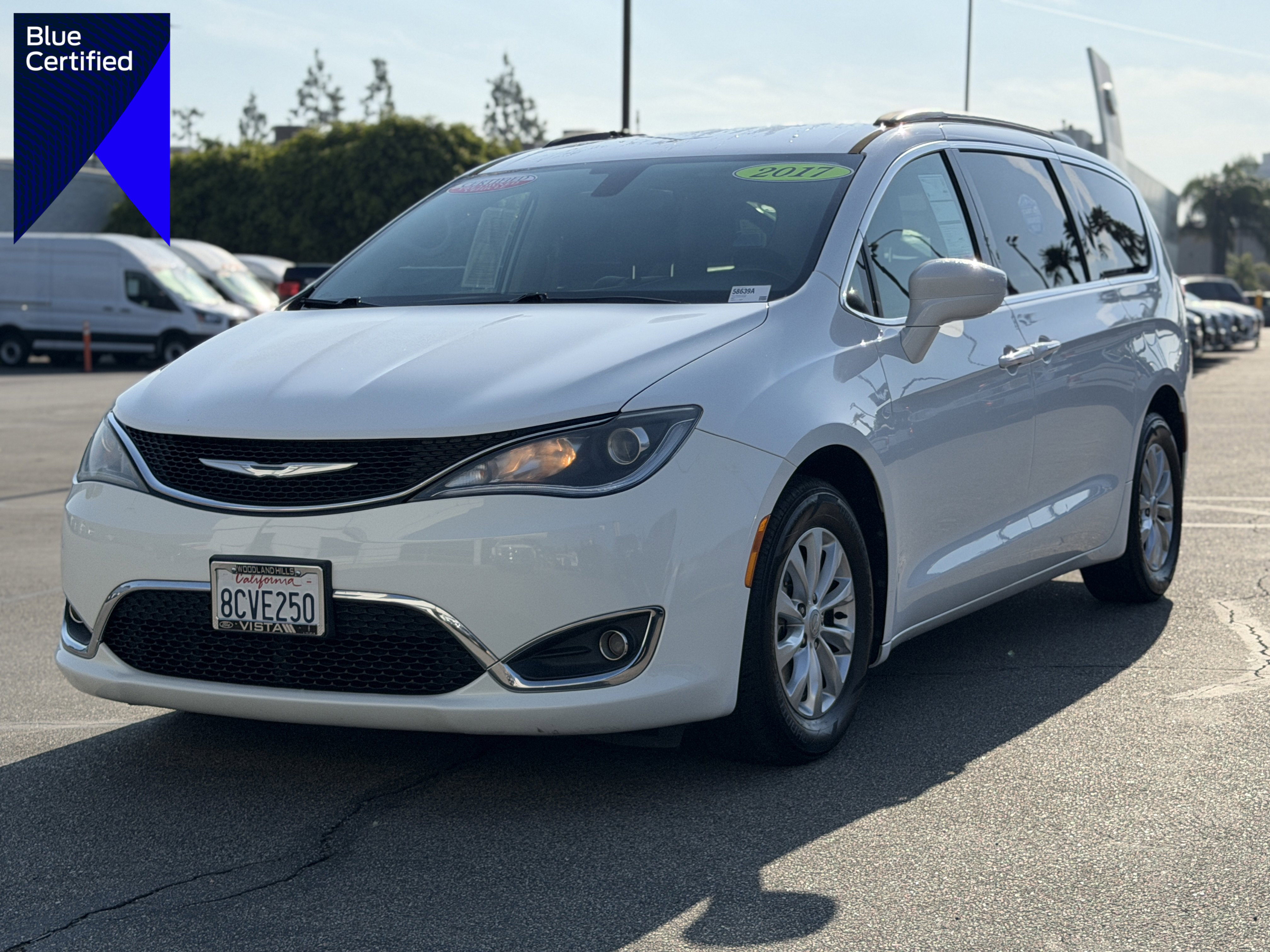 Used 2017 Chrysler Pacifica Touring-L image 1