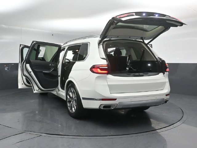 Used 2023 BMW X7 xDrive40i AWD/4WD image 57