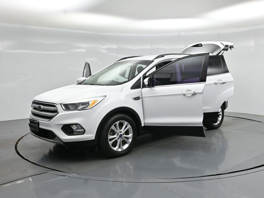 Certified 2018 Ford Escape SE FWD image 30