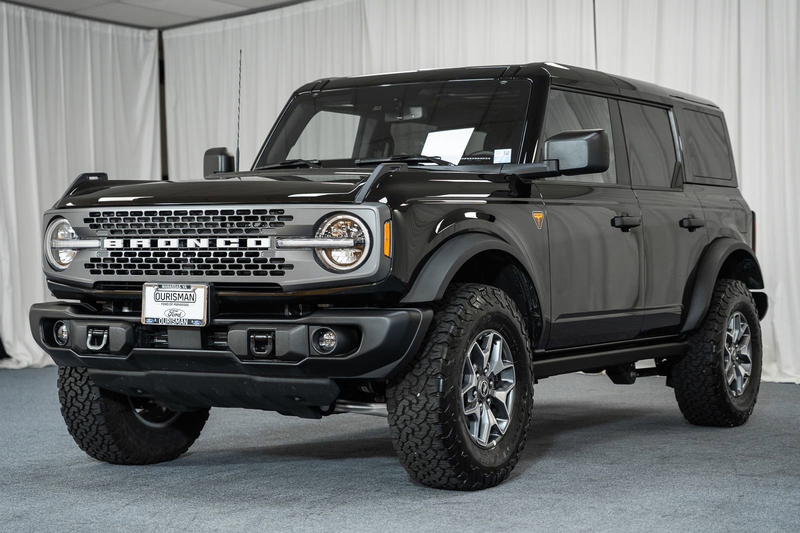 Certified 2025 Ford Bronco Badlands image 3