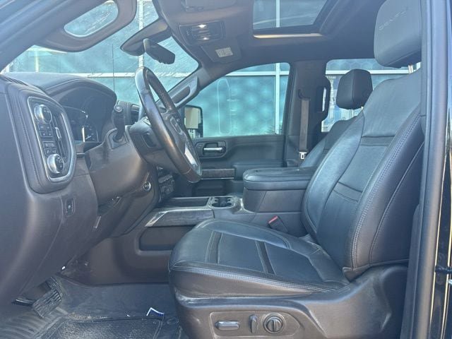 Used 2022 GMC Sierra 3500 Denali w/ Denali Black Diamond Edition AWD/4WD image 9