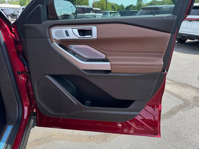 Certified 2023 Ford Explorer King Ranch w/ Technology Package AWD/4WD image 32