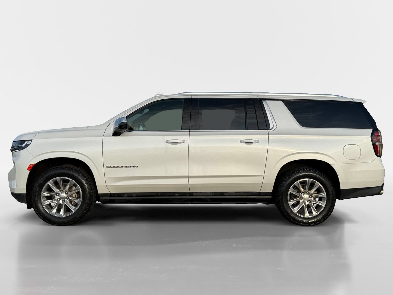Used 2021 Chevrolet Suburban Premier w/ Premium Package AWD/4WD image 2