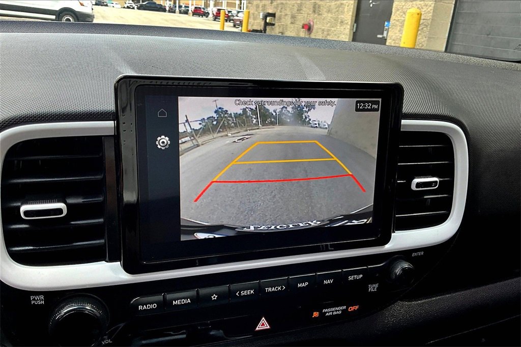 Used 2023 Hyundai Venue Limited image 20