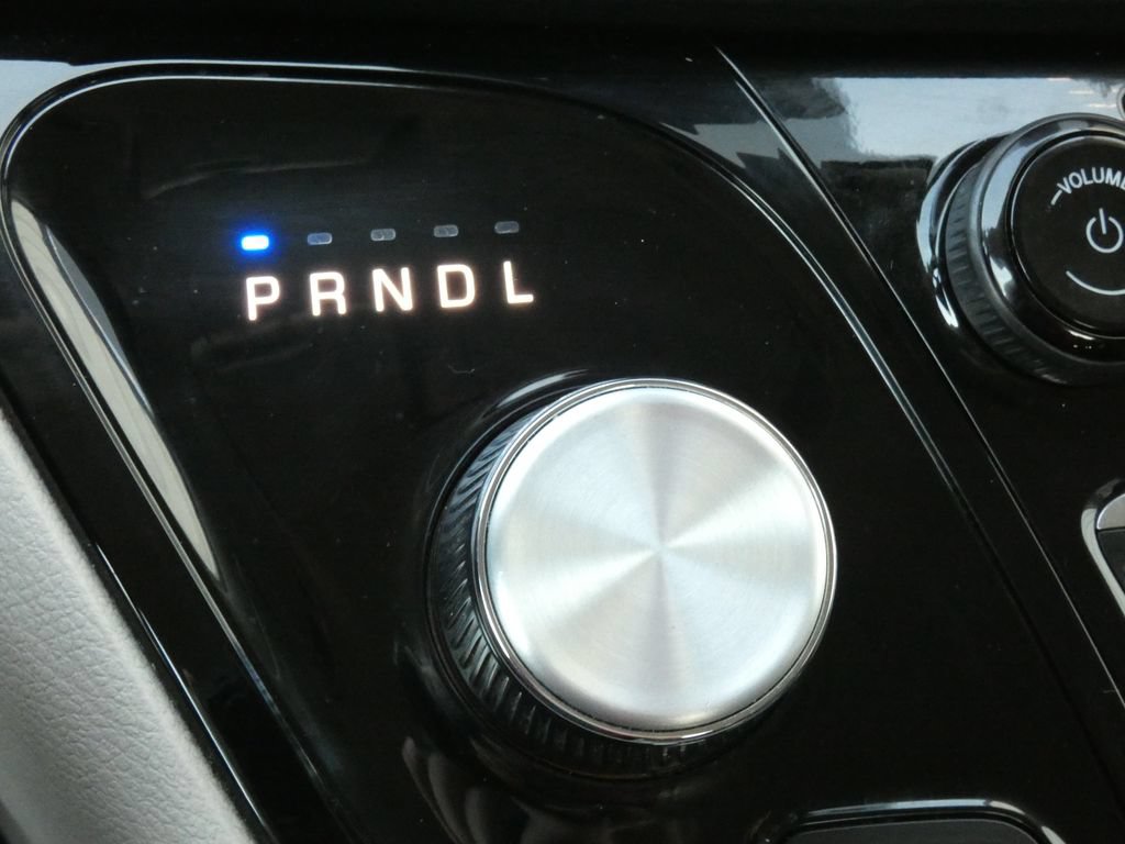 Used 2023 Chrysler Pacifica Touring-L FWD image 28