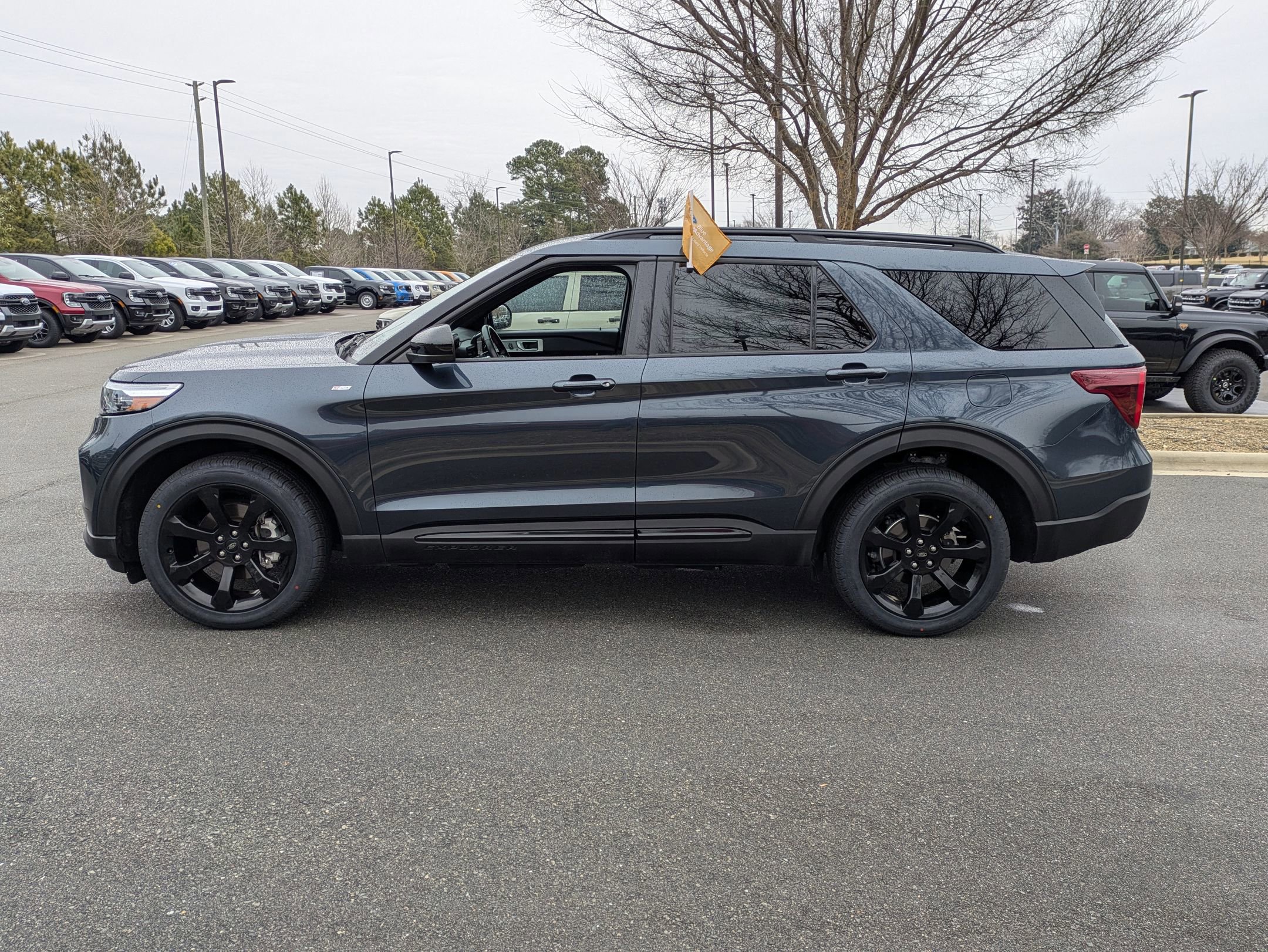 Certified 2023 Ford Explorer ST-Line image 3