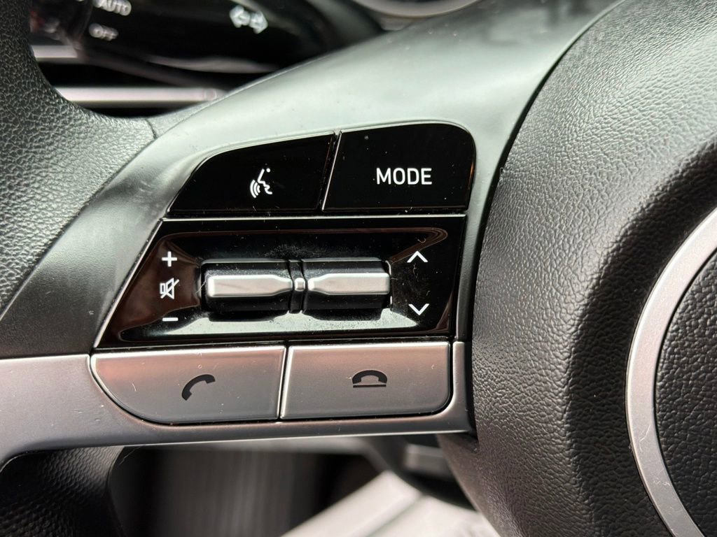 Used 2021 Hyundai Elantra SE w/ Cargo Package image 27