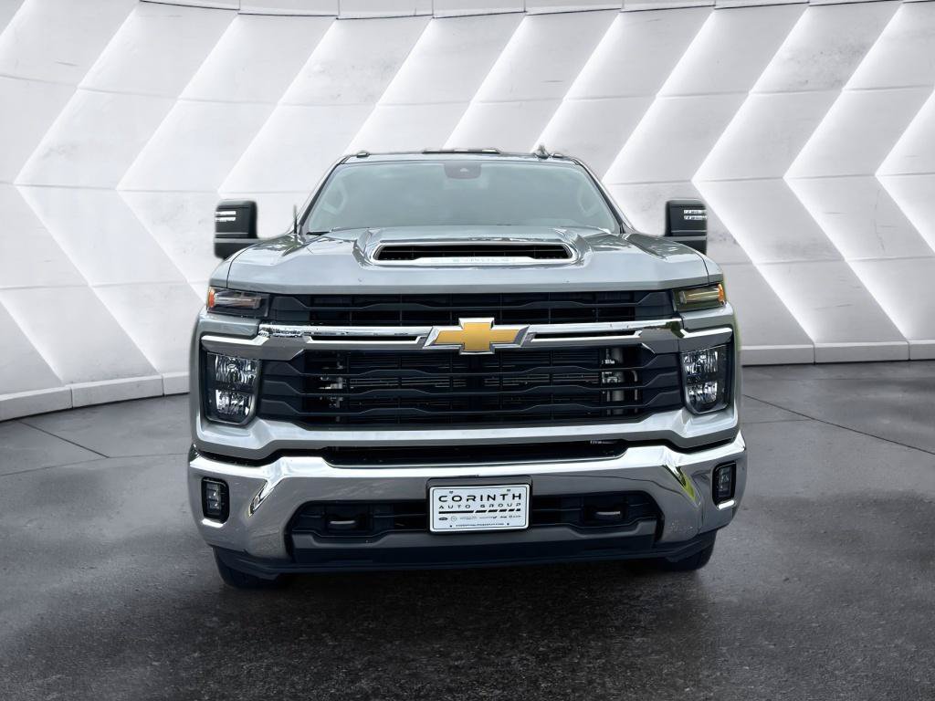 Used 2025 Chevrolet Silverado 3500 LT w/ Convenience Package AWD/4WD image 2