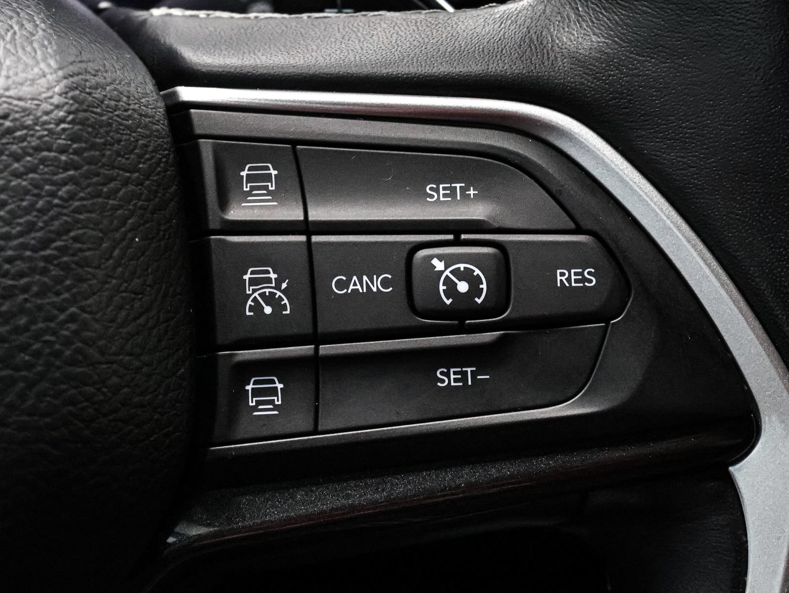 Used 2022 Jeep Grand Cherokee L Laredo AWD/4WD image 36