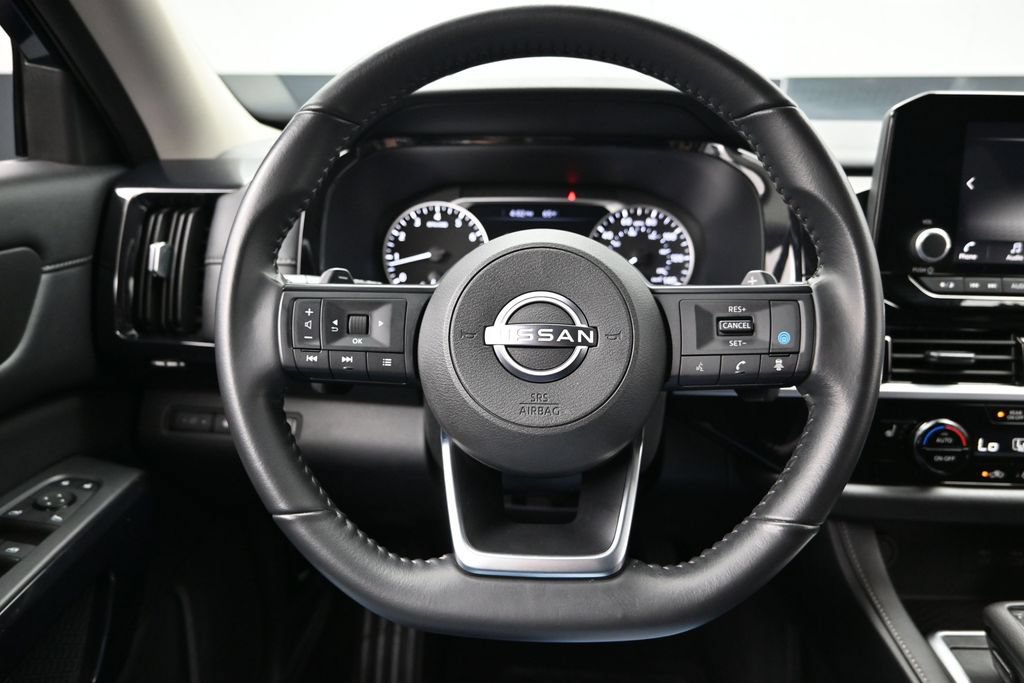 Used 2025 Nissan Pathfinder SV AWD/4WD image 19