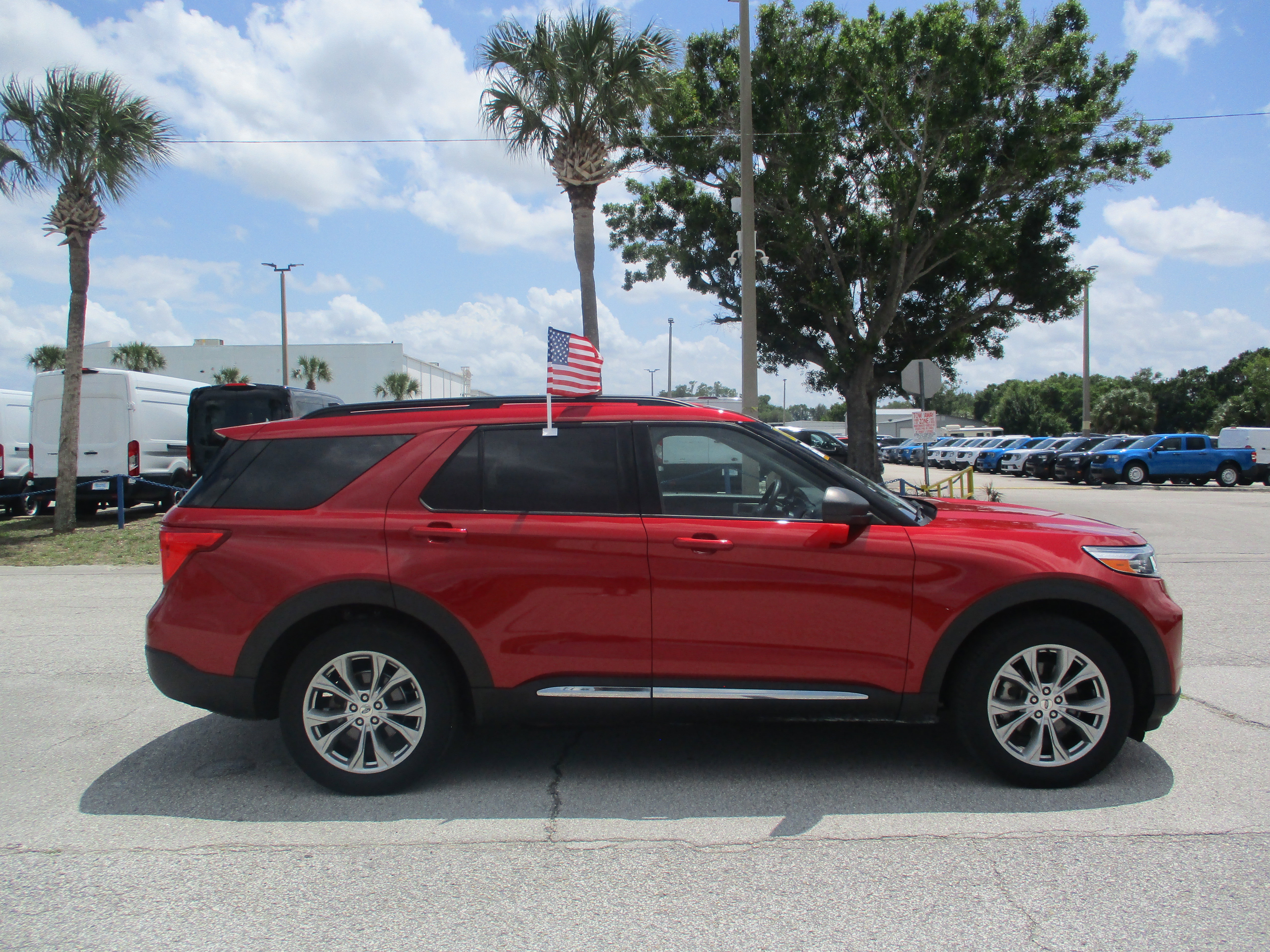 Certified 2022 Ford Explorer XLT w/ Equipment Group 202A AWD/4WD image 8