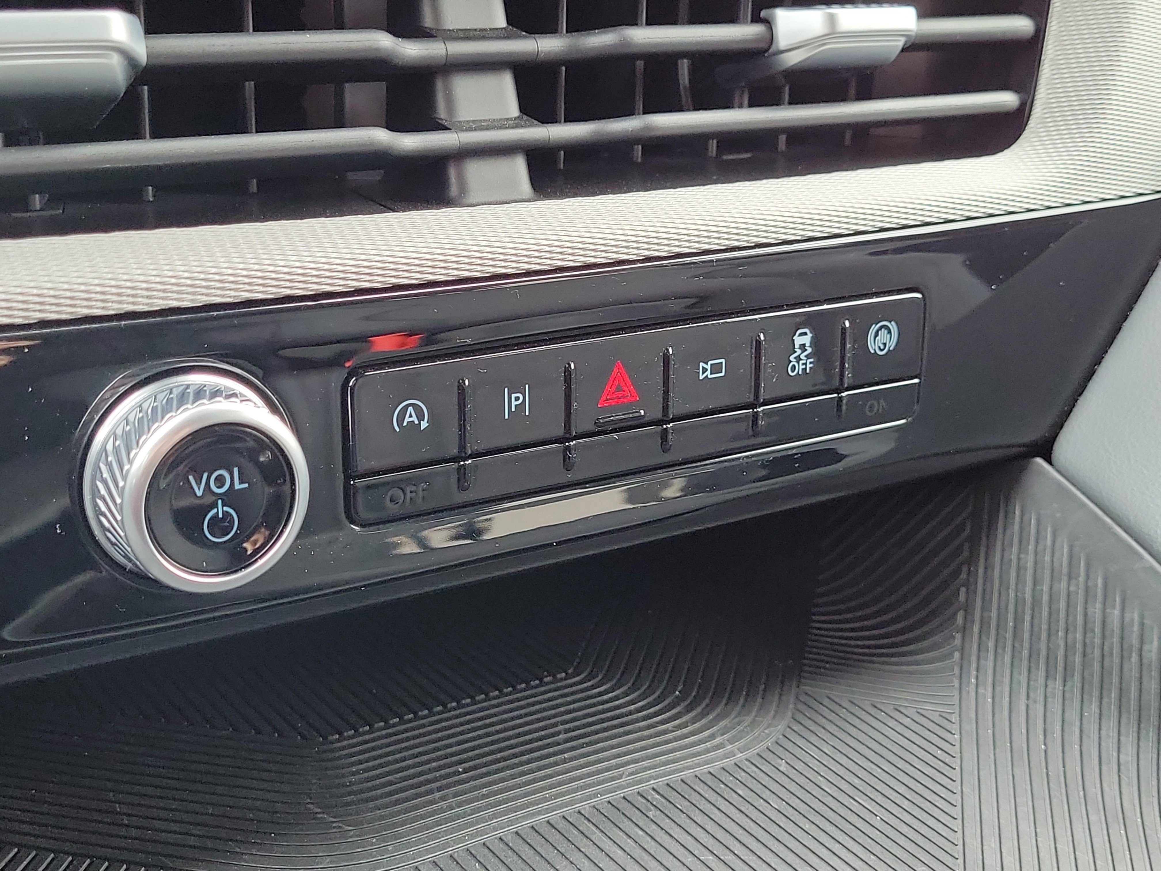 Certified 2025 Ford Explorer Active image 30