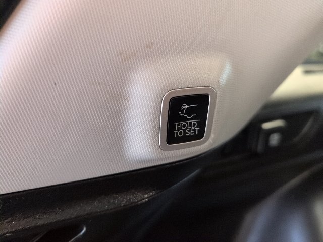 Used 2023 Jeep Grand Cherokee Limited AWD/4WD image 35