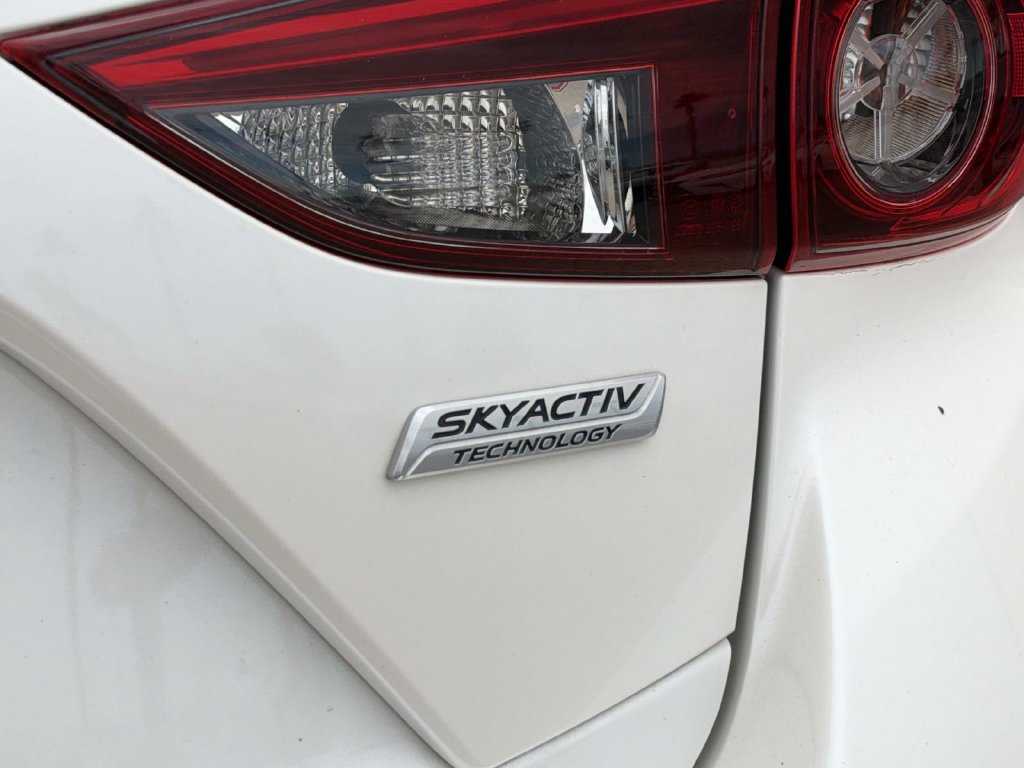 Used 2018 MAZDA MAZDA3 Grand Touring w/ Premium Equipment Package FWD image 9