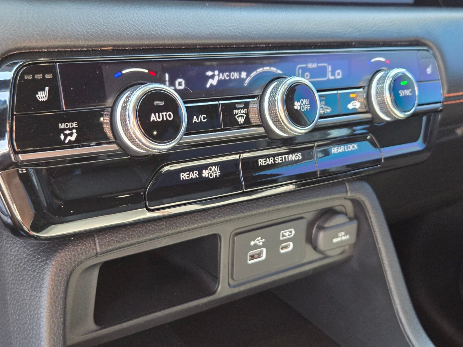 Used 2025 Honda Pilot TrailSport image 22