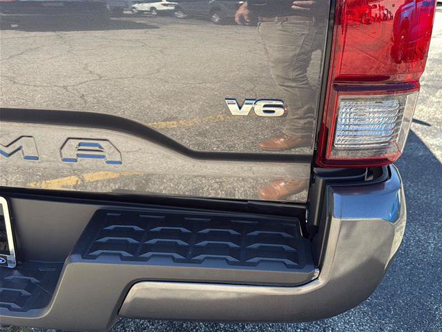 Used 2023 Toyota Tacoma SR5 w/ Technology Package AWD/4WD image 9