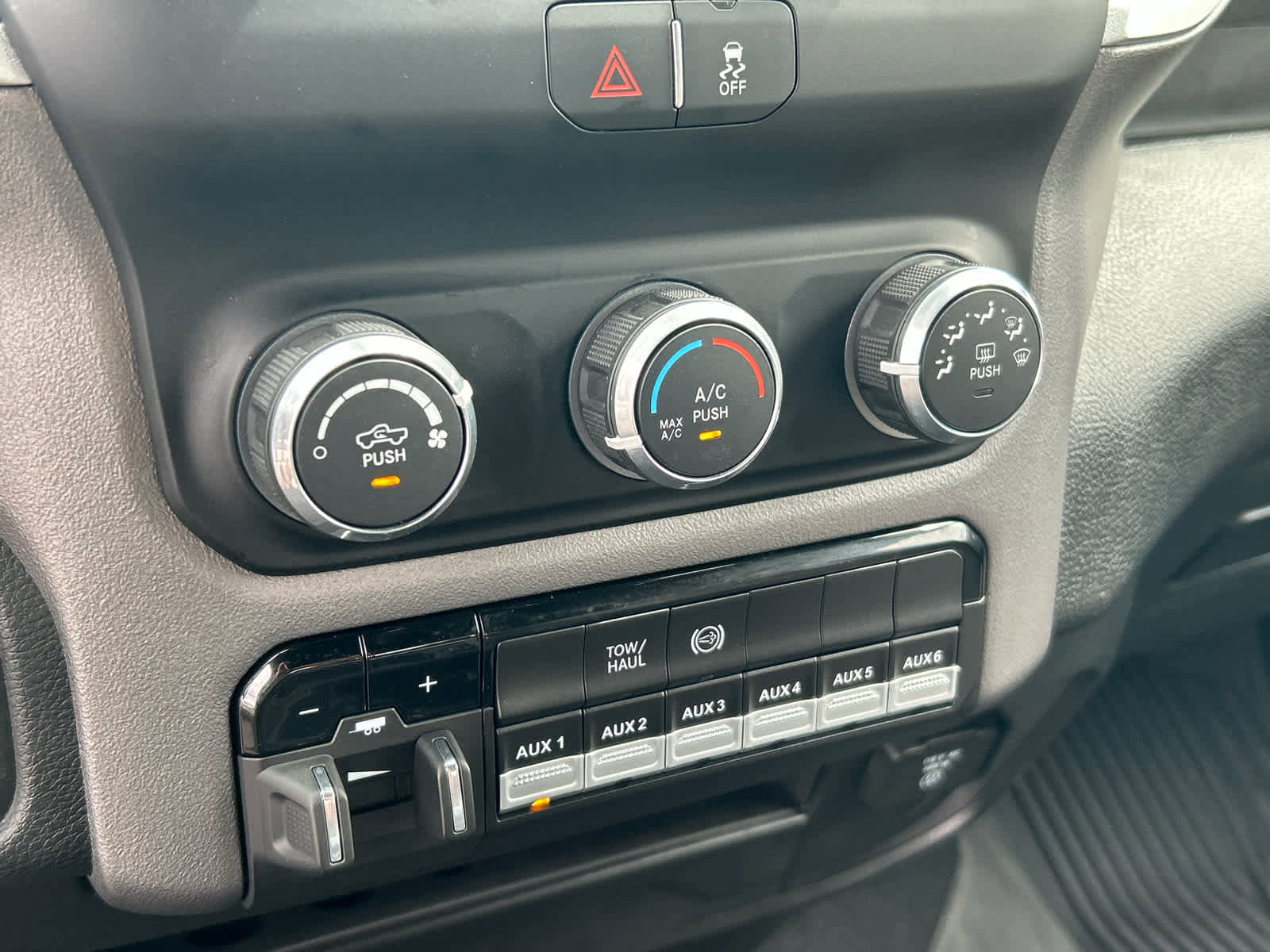 Used 2023 RAM 3500 Big Horn image 33