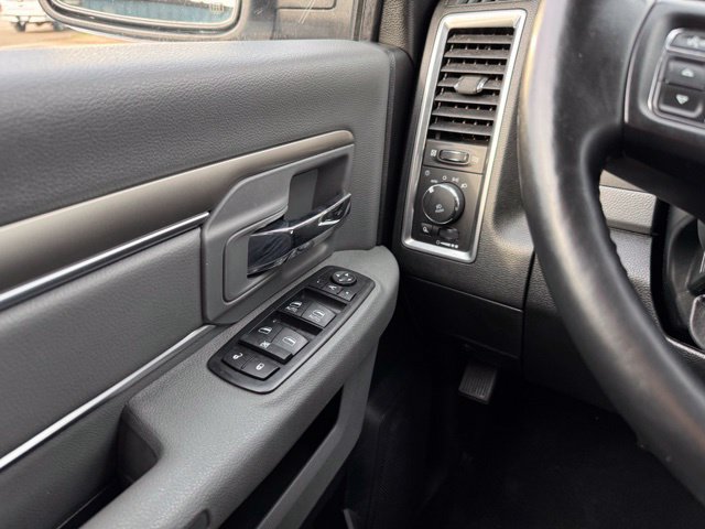 Used 2018 RAM 1500 SLT AWD/4WD image 31