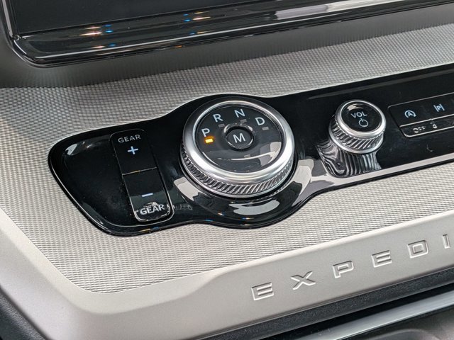 Certified 2025 Ford Expedition Active image 24