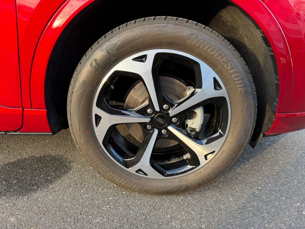 Certified 2025 Ford Escape ST-Line Elite w/ Premium Technology Package image 11