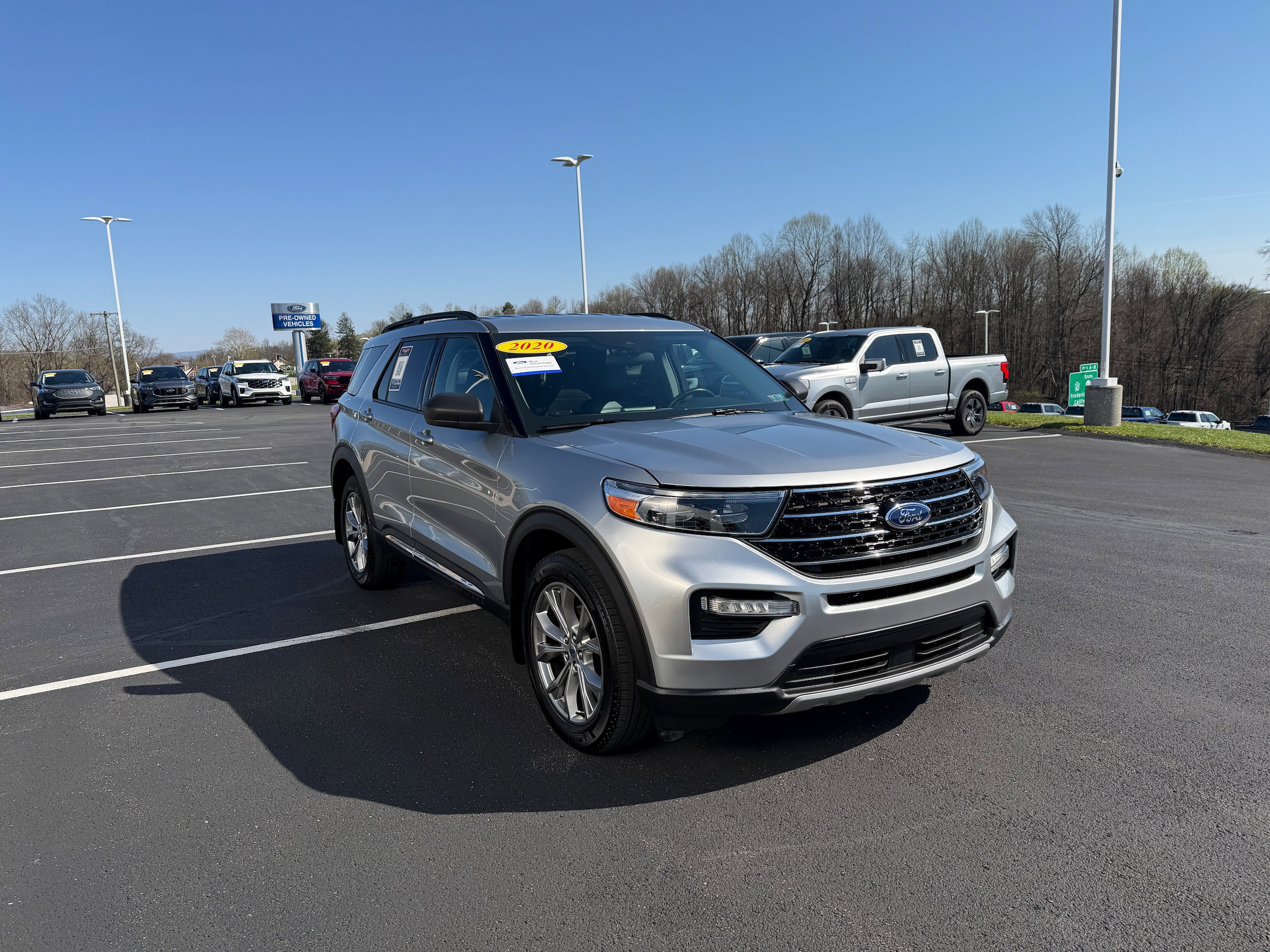 Certified 2020 Ford Explorer XLT w/ Equipment Group 202A AWD/4WD image 4