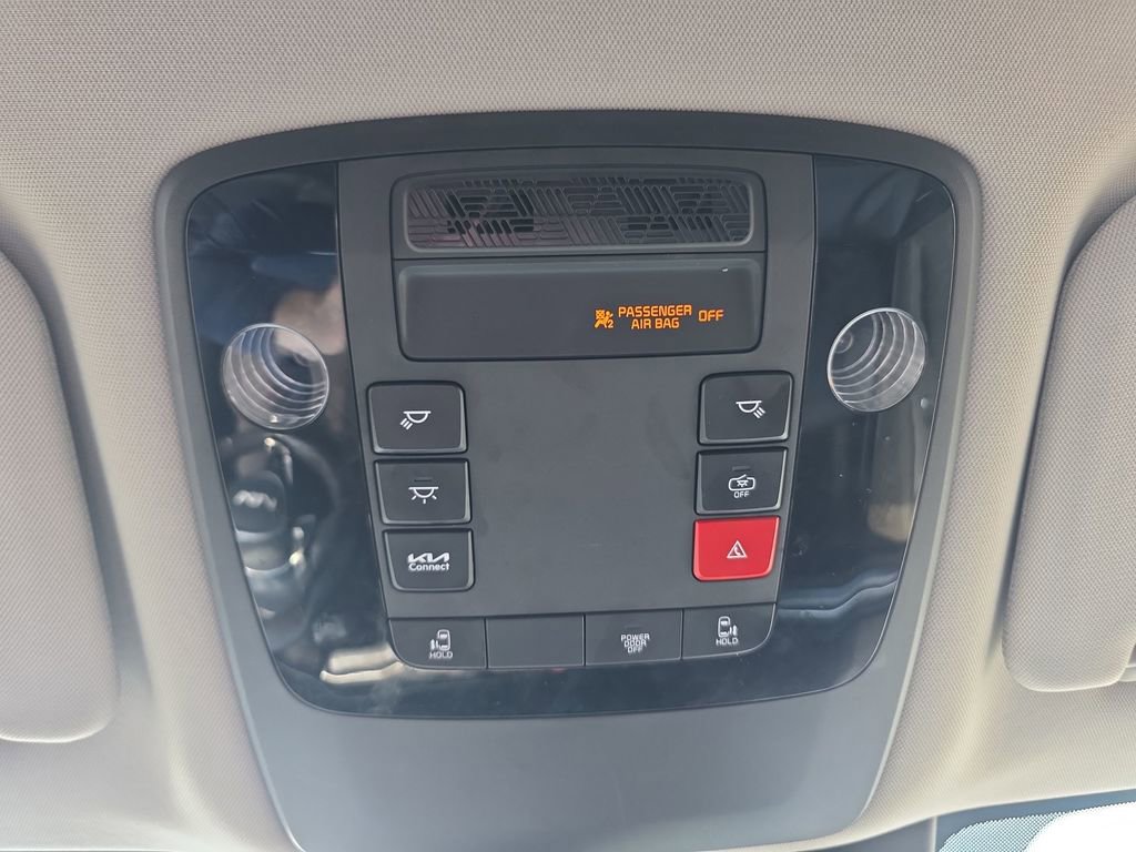 Used 2025 Kia Carnival FWD image 29