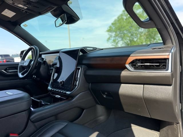 Used 2025 GMC Yukon XL Denali AWD/4WD image 19