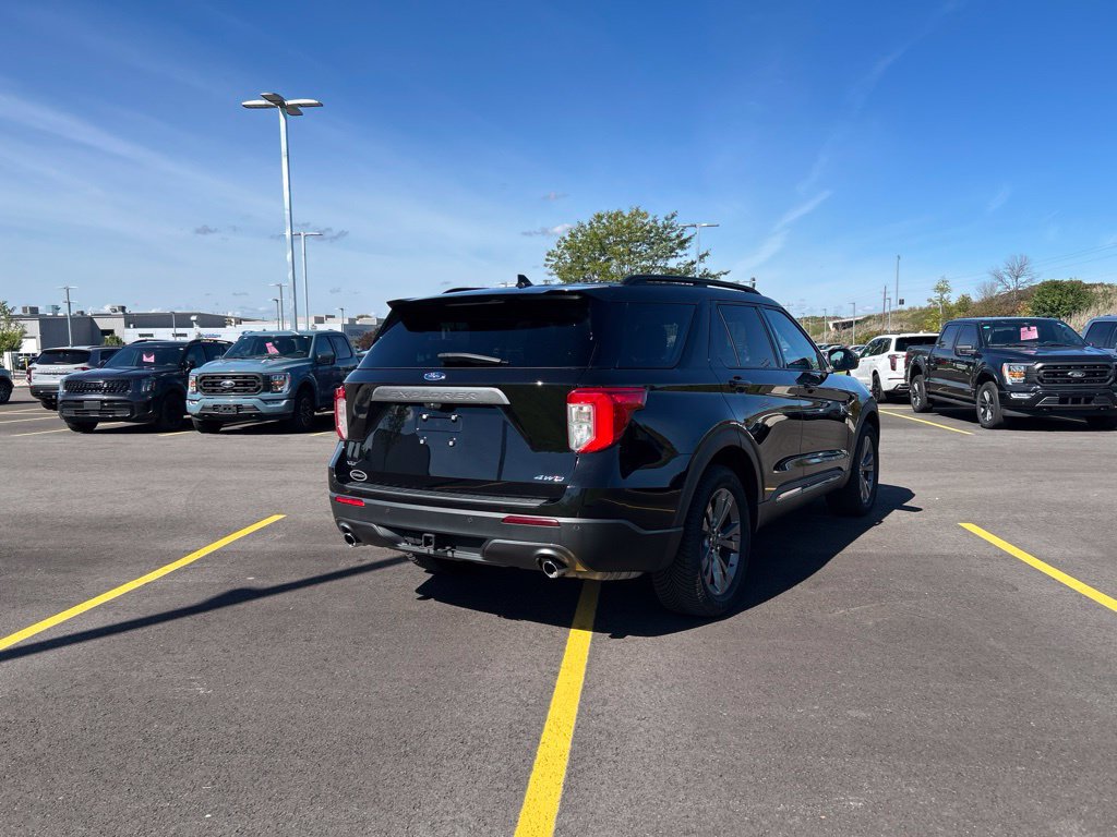 Certified 2022 Ford Explorer XLT w/ Equipment Group 202A AWD/4WD image 7