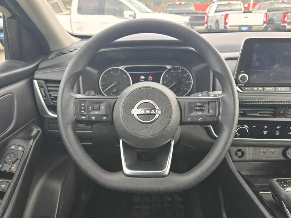 Used 2024 Nissan Rogue S image 11