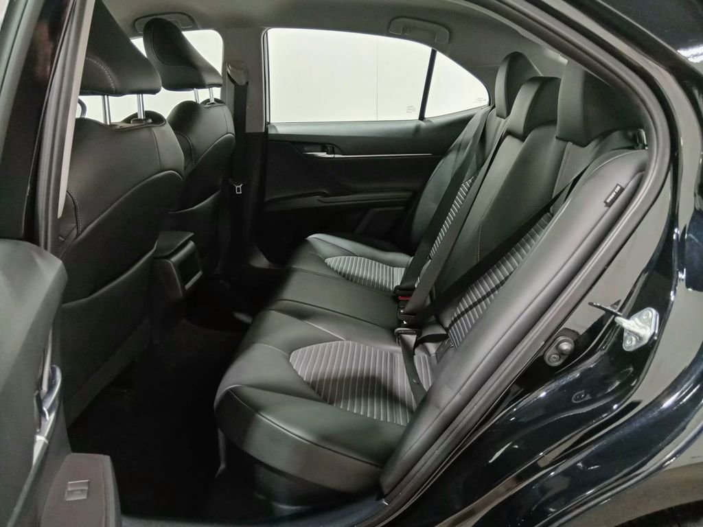 Used 2022 Toyota Camry SE w/ Cold Weather Package FWD image 13