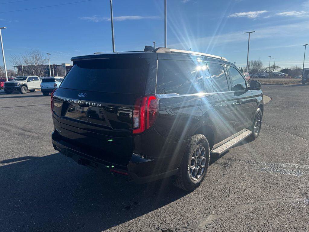 Certified 2025 Ford Expedition Active AWD/4WD image 3