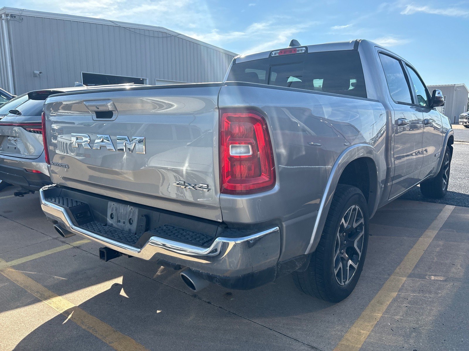 Used 2025 RAM 1500 Laramie AWD/4WD image 8