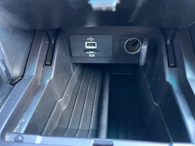 Certified 2016 Ford Explorer XLT w/ Equipment Group 202A image 29