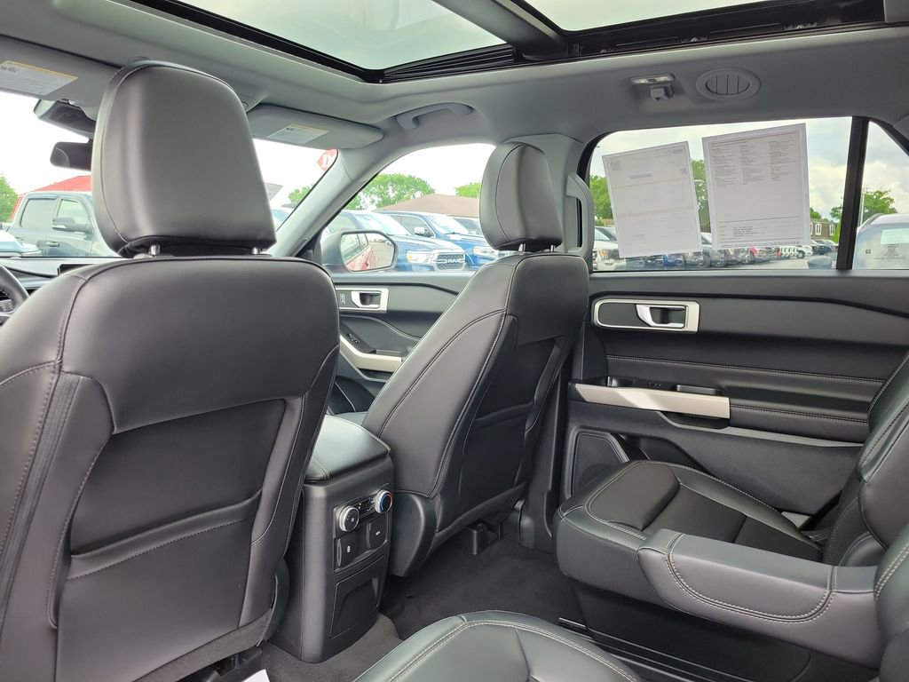 Certified 2022 Ford Explorer XLT w/ Equipment Group 202A AWD/4WD image 16