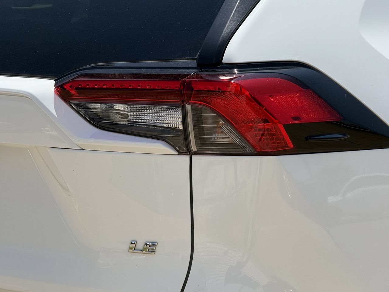 Used 2020 Toyota RAV4 LE FWD image 7