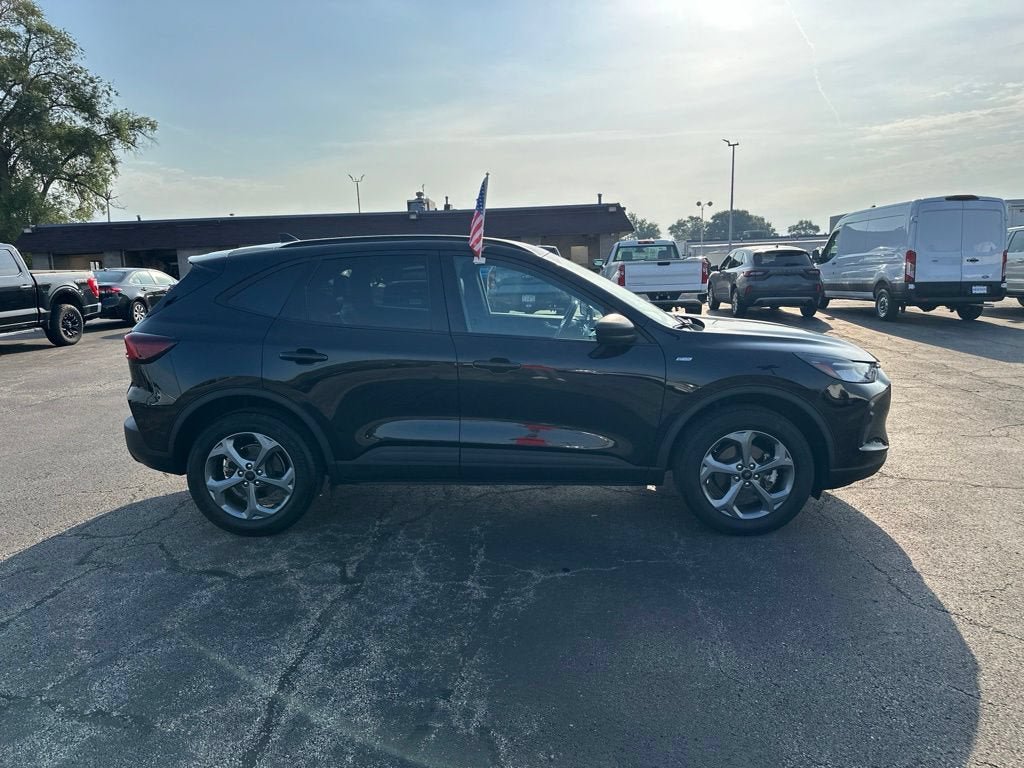 Certified 2025 Ford Escape ST-Line AWD/4WD image 4