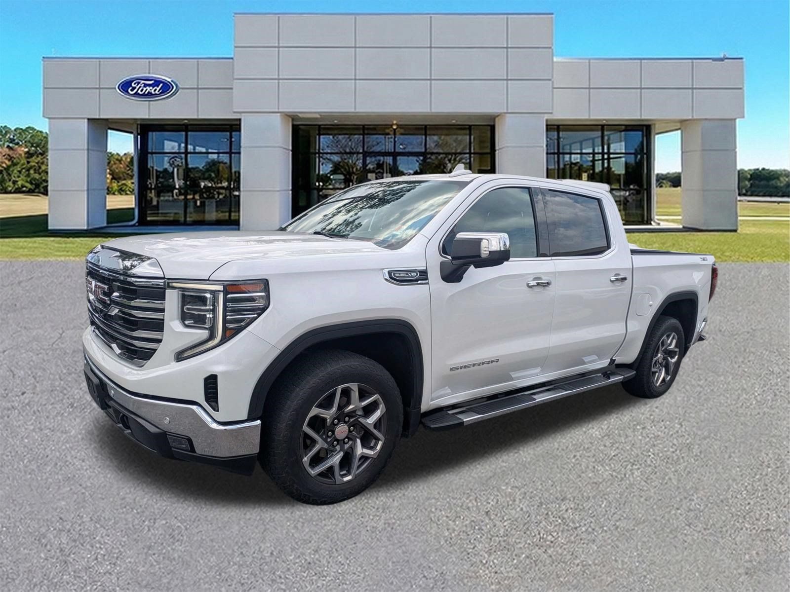 Used 2024 GMC Sierra 1500 SLT w/ SLT Premium Plus Package AWD/4WD image 4