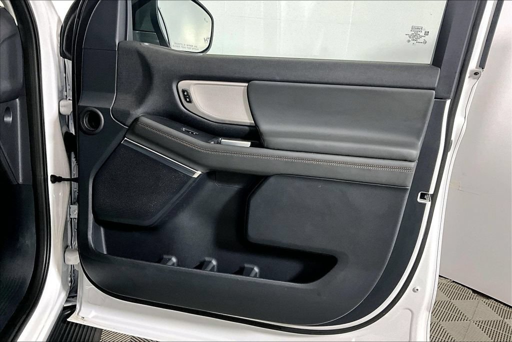 Certified 2025 Ford Expedition Active AWD/4WD image 19