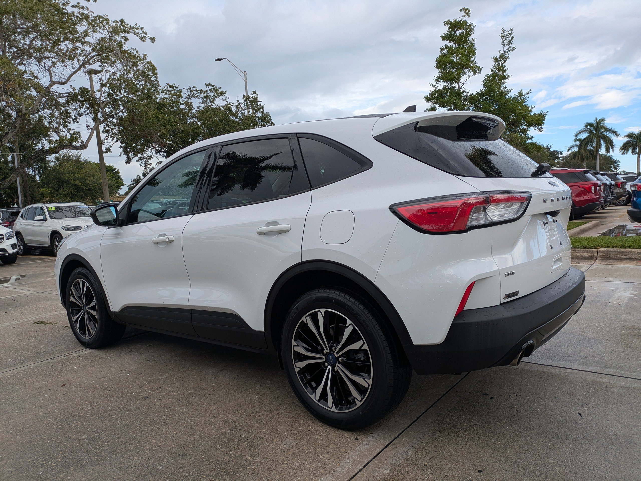 Certified 2022 Ford Escape SE w/ SE Sport Appearance Package AWD/4WD image 6