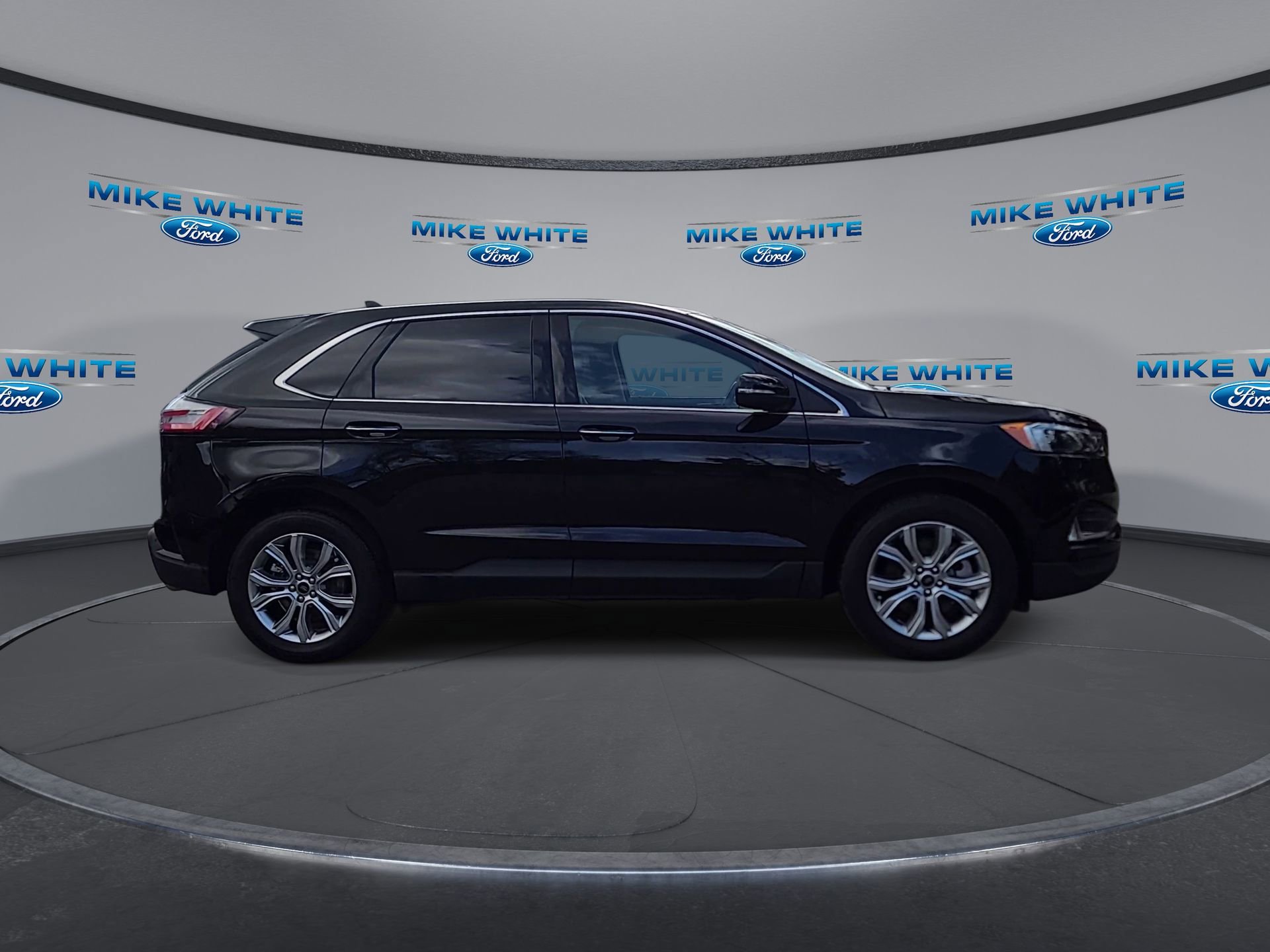 Certified 2024 Ford Edge Titanium w/ Cold Weather Package AWD/4WD image 9