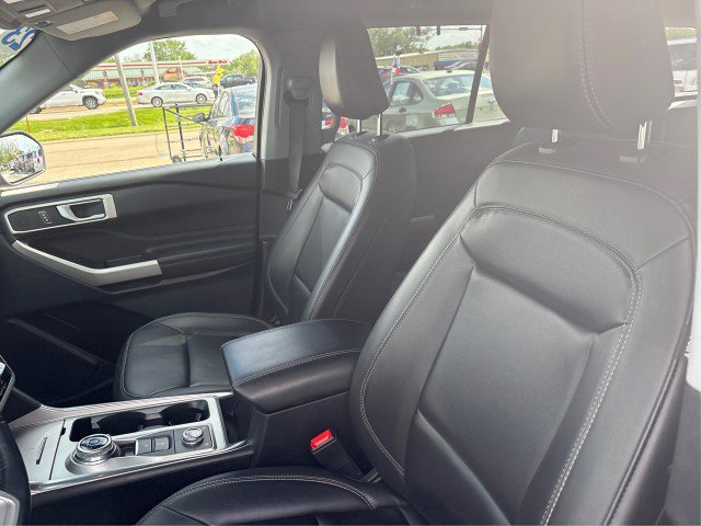 Certified 2023 Ford Explorer XLT w/ Equipment Group 202A AWD/4WD image 9